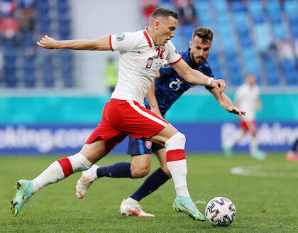 Hamsik batte Zielinski: la Polonia resta in dieci e cede 2-1 alla Slovacchia