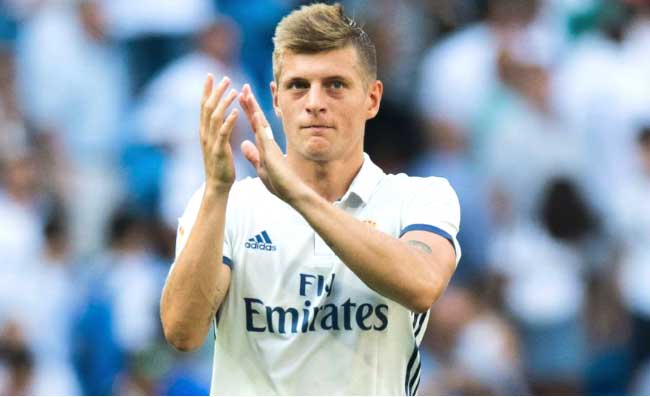 Kroos svela il dialogo con Ronaldo. Il Real alimenta il fuoco e Ancelotti se la ride