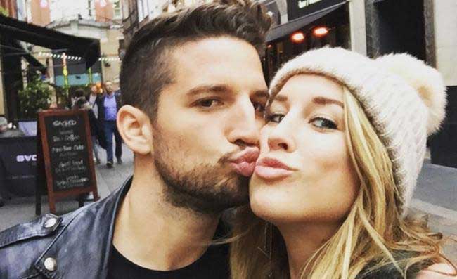 Mertens, Kat si traveste e gli fa uno scherzo in conferenza stampa (VIDEO)