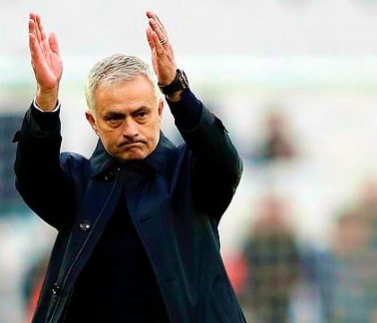 Mourinho: “Trovatemi un attaccante egoista da 30 gol e lo porto a Roma”
