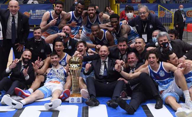 Napoli Basket promosso in Serie A1 dopo 13 anni! Battuta Udine in finale