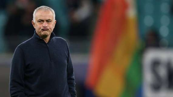 Roma, Mourinho è già in ansia: senza le cessioni dei tanti esuberi, il mercato è bloccato