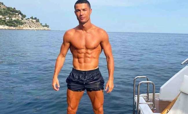 Ronaldo, gesto eclatante in conferenza: la Coca Cola crolla in borsa (VIDEO)