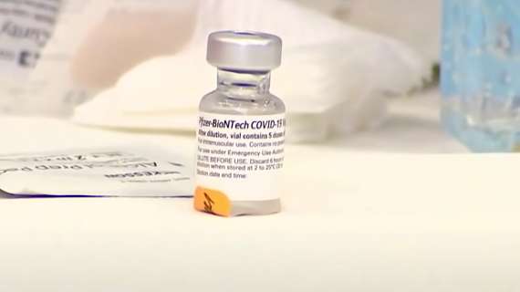 Vaccini a Napoli: da domani parte la somministrazione delle dosi Pfizer in farmacia