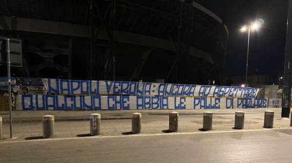 FOTO – Striscione Curva B su Napoli-Verona: “Ancora ad aspettare qualcuno che abbia le palle di parlare”