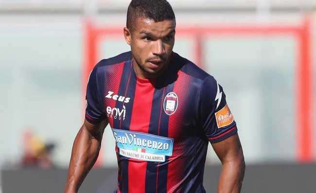 Messias, c’è la fila per il brasiliano. Napoli e tre club di A interessate al giocatore del Crotone