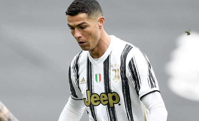 “Resti alla Juventus o vai via?”. La risposta di Ronaldo spiazza i giornalisti