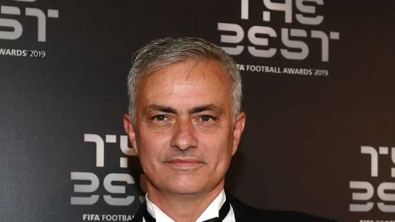 Roma, Maurizio Costanzo: “A breve parlerò con Totti. Con Mourinho ci annuseremo”