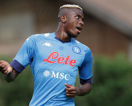 A Napoli ci si indigna più il ritardo della nuova maglia che per due Champions fallite