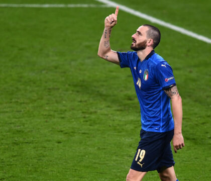 Bonucci discute con la Vezzali al Quirinale: «Ci aiuti, ci tengono in gabbia come animali»