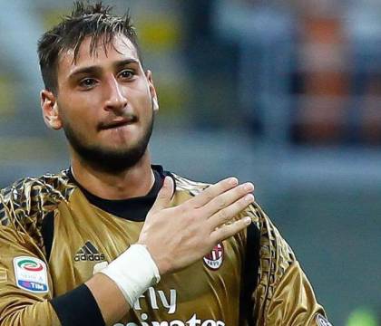 Donnarumma saluta il Milan, Toni lo difende dalle critiche: “La colpa è loro, dovevano rinnovarti subito”