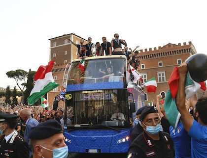 Gravina: «La sfilata in bus della Nazionale è stata condivisa dalle istituzioni»