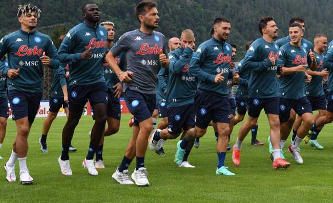 Il Napoli indossa ciabatte marchiate Zeus (FOTO)