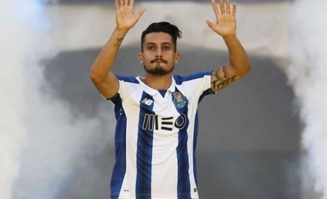La Roma prova il colpaccio a sinistra: contatti per Alex Telles del Manchester United
