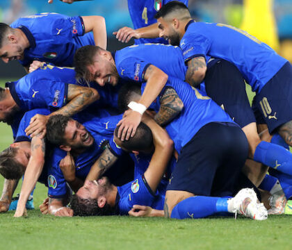L’Italia giocherà in azzurro, l’Inghilterra in bianco