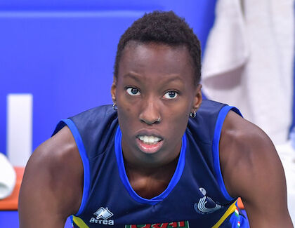 Paola Egonu portabandiera olimpica nella cerimonia di apertura dei Giochi
