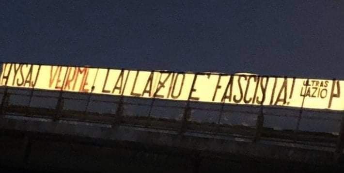 Striscione ultrà: “Hysaj verme, Lazio fascista”. Vergogna a Roma