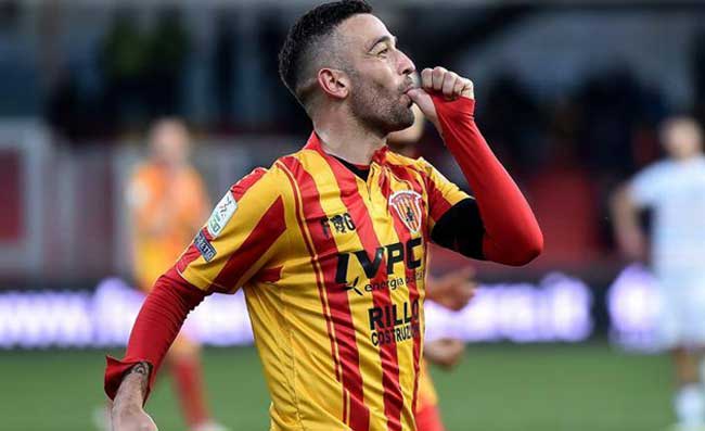 Roberto Insigne è pronto a cambiare squadra, addio al Benevento