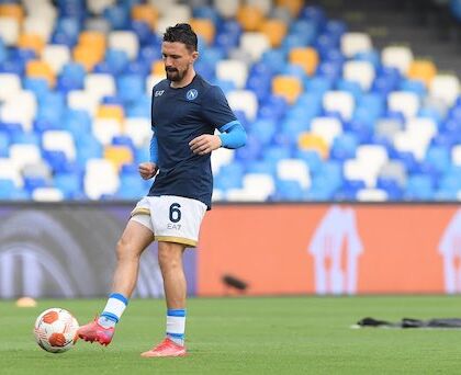 Mario Rui espulso alla mezz’ora, lascia il Napoli in dieci uomini