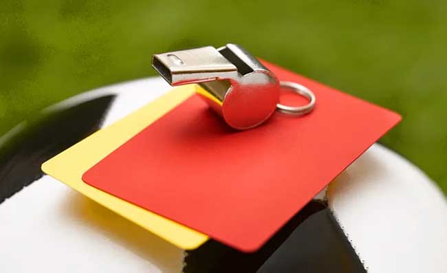 Clattenburg shock, le rivelazioni dell’ex arbitro: “Ho subito minacce di morte, con il Covid…”