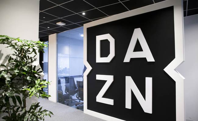 DAZN si ferma sul più bello, Piccolo: “E’ colpa vostra, fate anche la pipì in streaming”