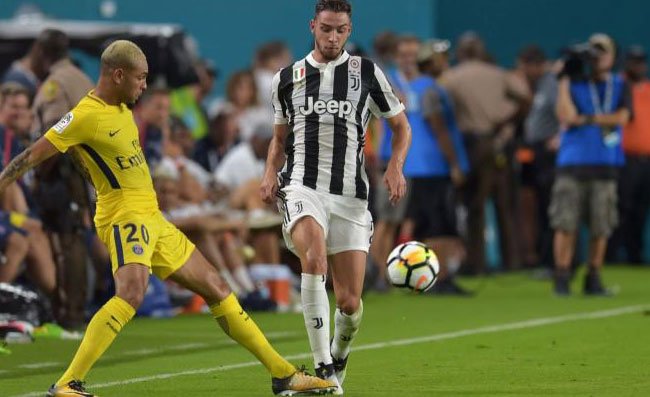Juventus, De Sciglio si scalda per Napoli. Allegri ha un piano B per l’attacco