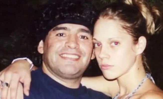 Maradona, l’ex fidanzata cubana: “Diego mi fece drogare quando avevo 16 anni”