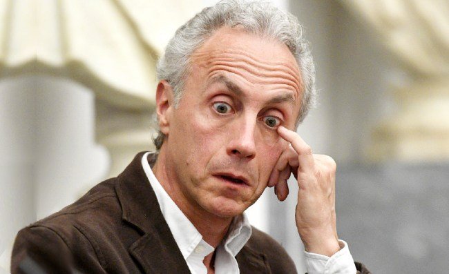 Travaglio: “Bisogna dire la verità: oggi 71 morti di Covid, un anno fa meno di 10”