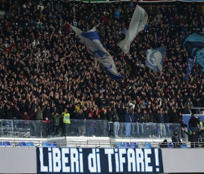Perché a Napoli i tifosi disorganizzati gridano “merda” al portiere avversario? Basta, è fastidioso