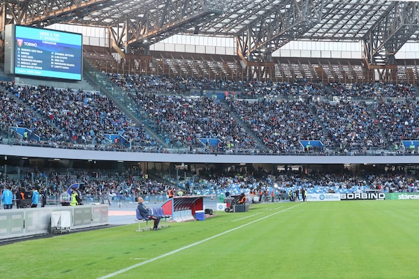 Cosenza: “Napoli, così lo stadio è un mortorio. Serve il ritorno del tifo”