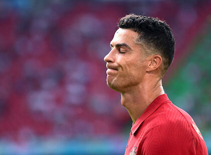 L’incubo di Ronaldo: lui si sbatte, rovina club e squadre e Messi vince il Pallone d’oro per inerzia
