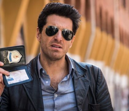 L’ispettore Coliandro, una icona nazionalpopolare veridica vestita come Dylan Dog