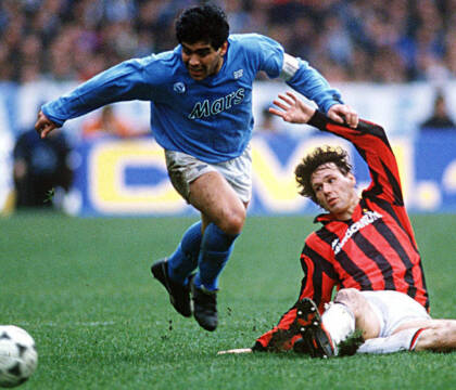 Maradona non era Maradona per volontà divina. I superpoteri li aveva nella testa (e nel cuore)