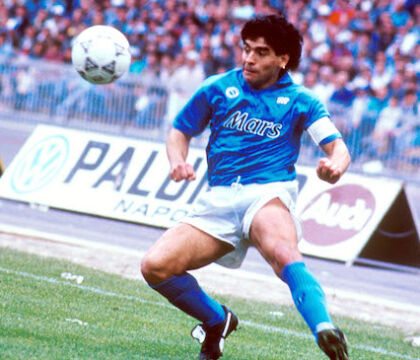 Tre giorni con i cimeli di Maradona in mostra, anche il k-way di Bayern-Napoli