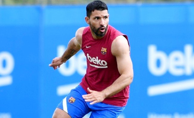 Barcellona, Aguero risponde a chi parla di carriera finita: “Vedremo tra 90 giorni”