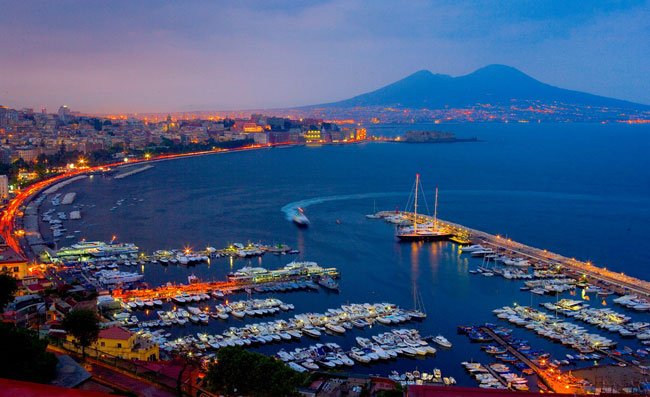 De Telegraaf risponde a Le Figaro: “Il fascino di Napoli è essere Napoli”