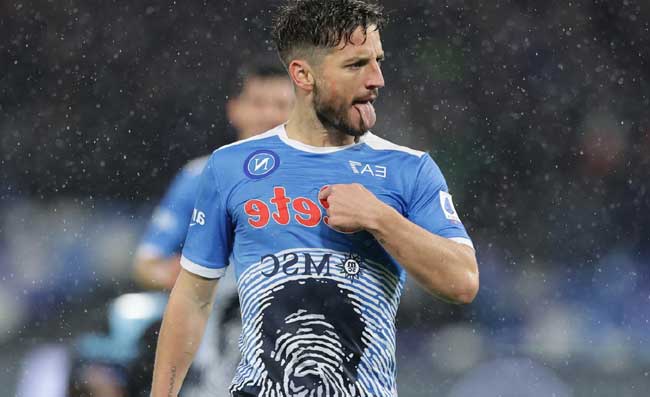 Mertens scatenato, dopo il primo gol ha urlato: “Resto qua!”