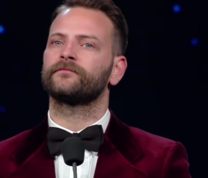 Alessandro Borghi: «Ho la Sindrome di Tourette, ho gli spasmi o mi soffio sulle dita. Quando recito mi passa»