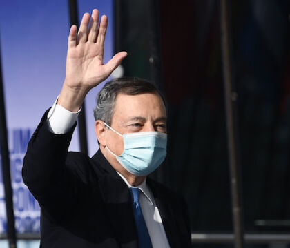 Draghi salva la scuola dalla dad: annullata la circolare che mette le classi in quarantena con un solo positivo