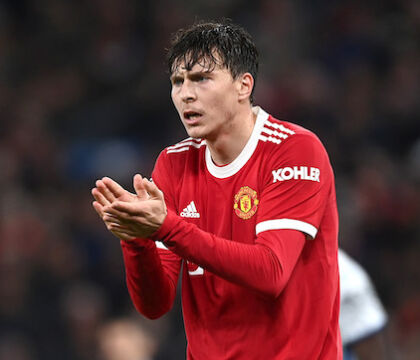 Il Manchester United: Lindelof sta bene, il suo malore non è riconducibile al focolaio Covid