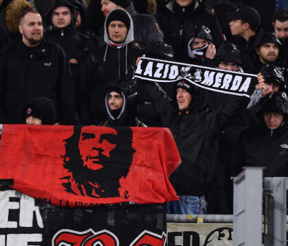 Il presidente dell’Eintracht: «Date i vaccini ai club, vacciniamo i tifosi quando vengono allo stadio»