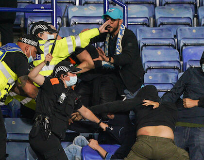 La Questura di Napoli: sei Daspo ai tifosi fermati in Inghilterra per gli scontri in Leicester-Napoli