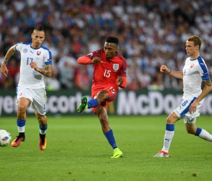 La canzoncina di Sturridge per incoraggiare le persone a vaccinarsi (VIDEO)
