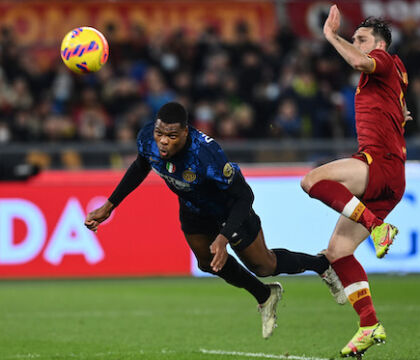 L’Inter dilaga sulla Roma: 3-0 in comodità. Il pubblico romanista non fischia e canta fino alla fine