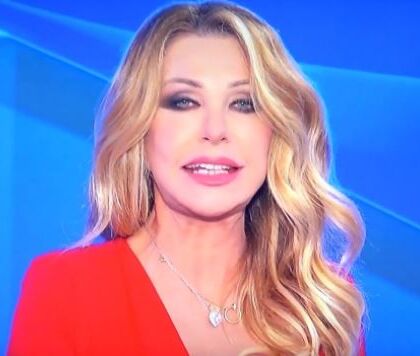 Paola Ferrari: «Mia madre aveva problemi mentali, ha cercato di uccidermi tre volte quando ero piccola»