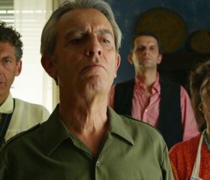 “Querido Fidel”, la storia di un napoletano che costringe la famiglia a vivere nel culto di Fidel