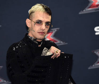 Achille Lauro, il suo look a Sanremo? «Senti bello mica posso dirti tutto. La canzone è superflua»