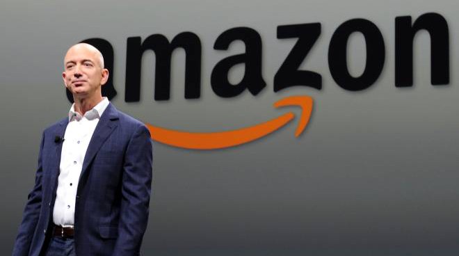 Bezos compra il Napoli, l’ironia dei tifosi: “Scatta l’opzione Amazon Prime per i calciatori”