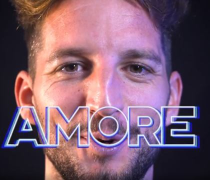Il Napoli presenta la nuova maglia, è dedicata all’amore
