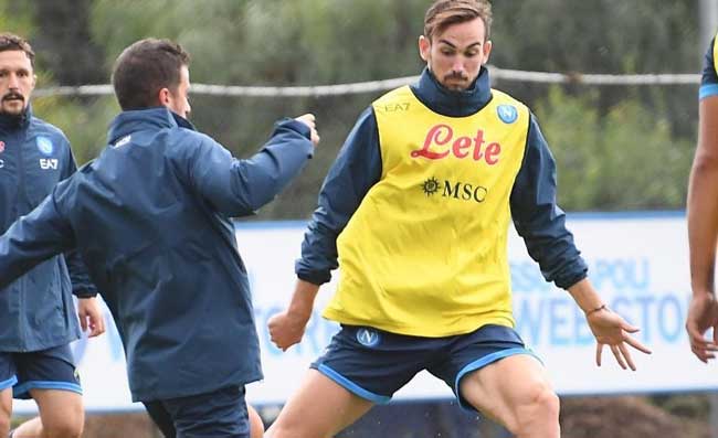 Il Napoli si è allenato a Castel Volturno, il report. Ma la partita con la Juventus dipenderà dai tamponi